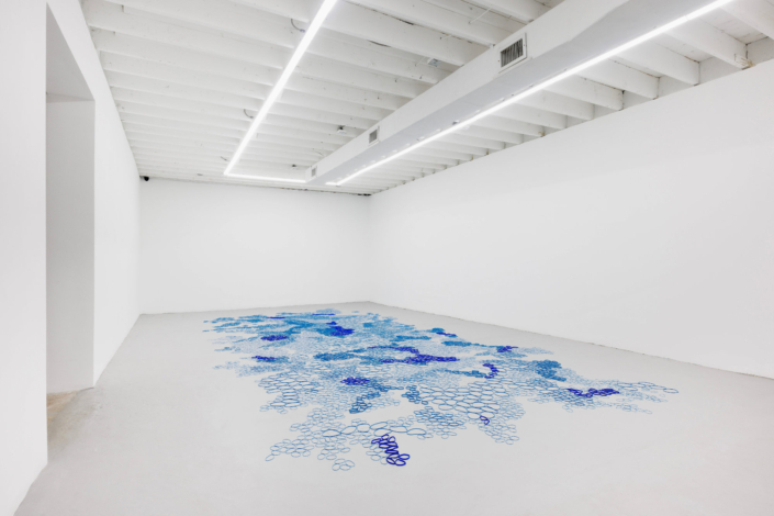 Marisa Telleria 01 AZUL DISTANCIABlue Distance 2024 Color rubber bands 28ft x 19ft