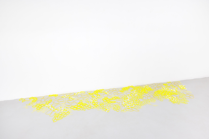 Marisa Telleria 05 Yellow field 2025 colored rubber bands installation size 13ft x 4 ft
